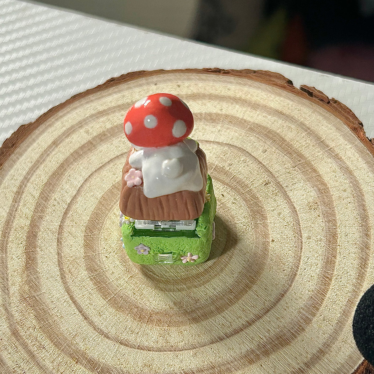 Cotton Mushroom Log Keycap